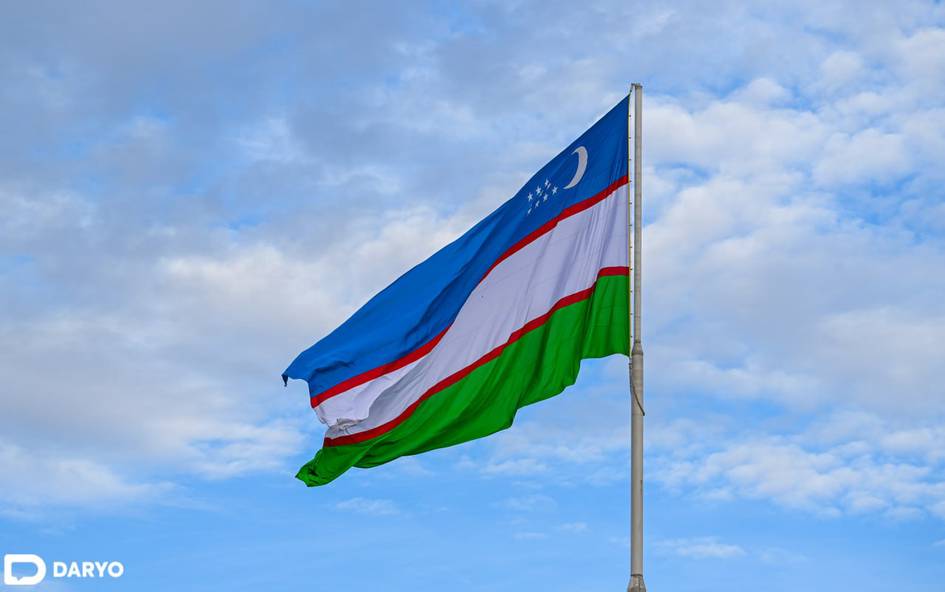 Ўзбекистон байроғини вертикал жойлаштириш ва дафн маросимида қўллаш тартиби аниқлаштирилади